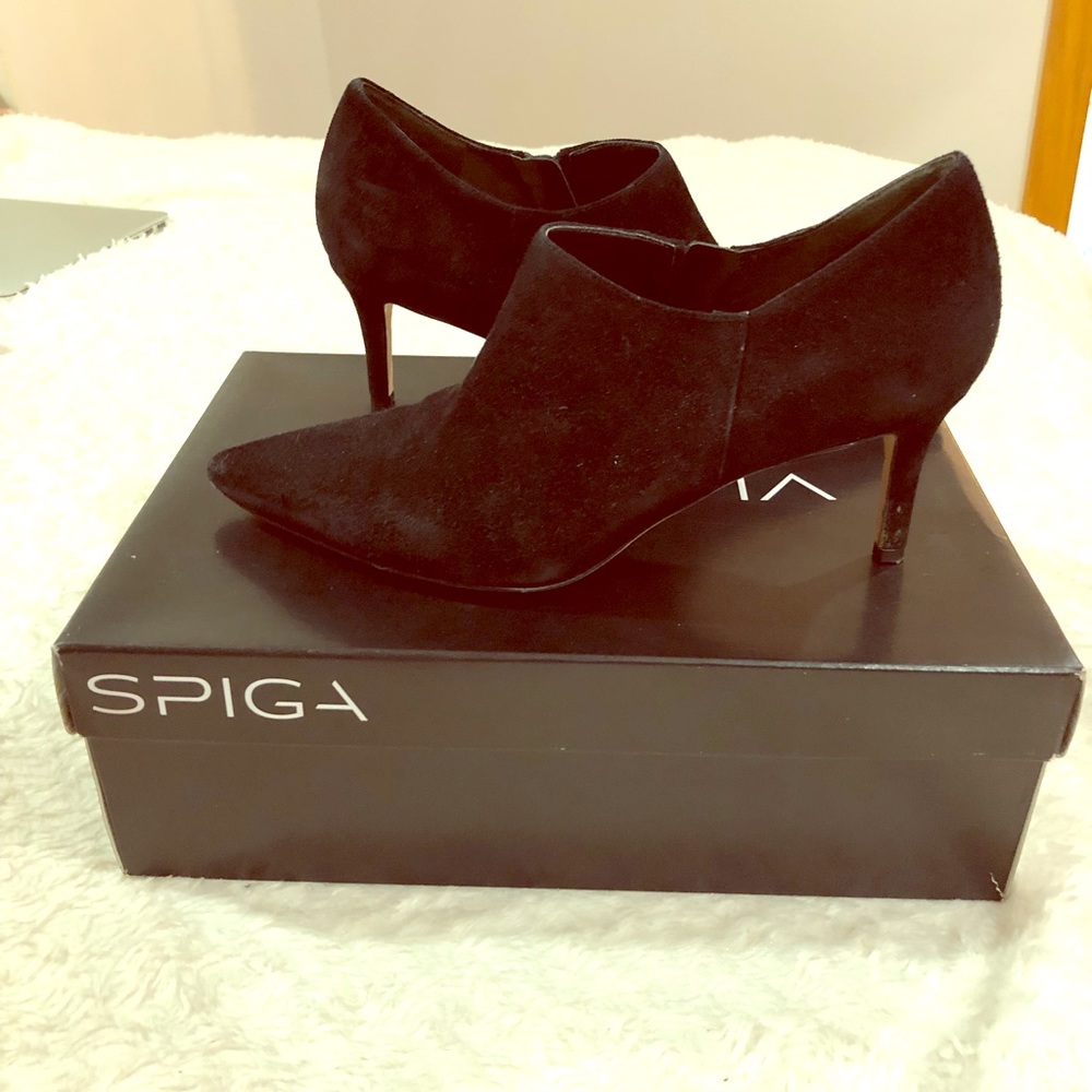 Via Spiga Black Healed Suede Booties